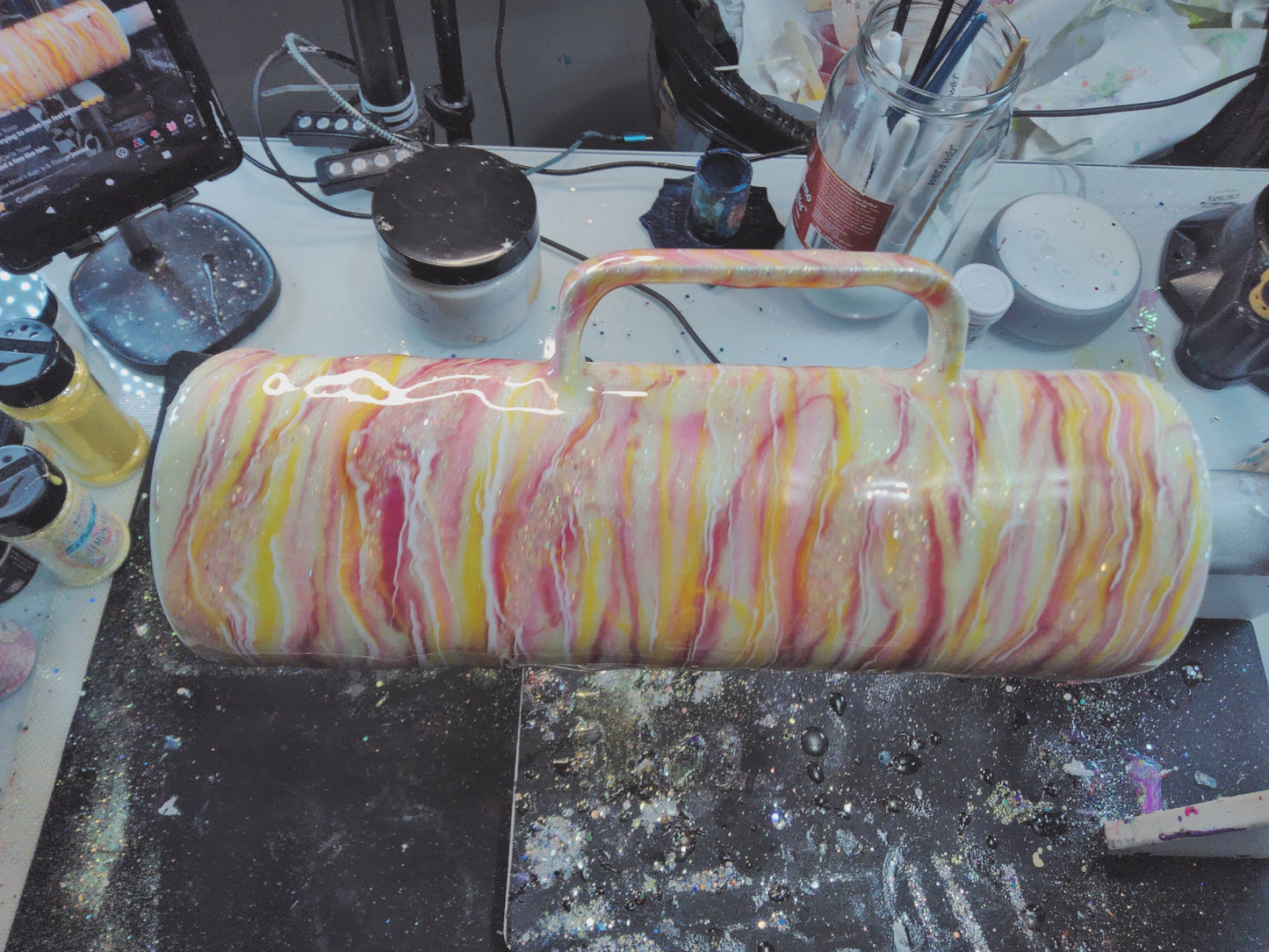 30oz Skinny Hoggdle pink/yellow string theory