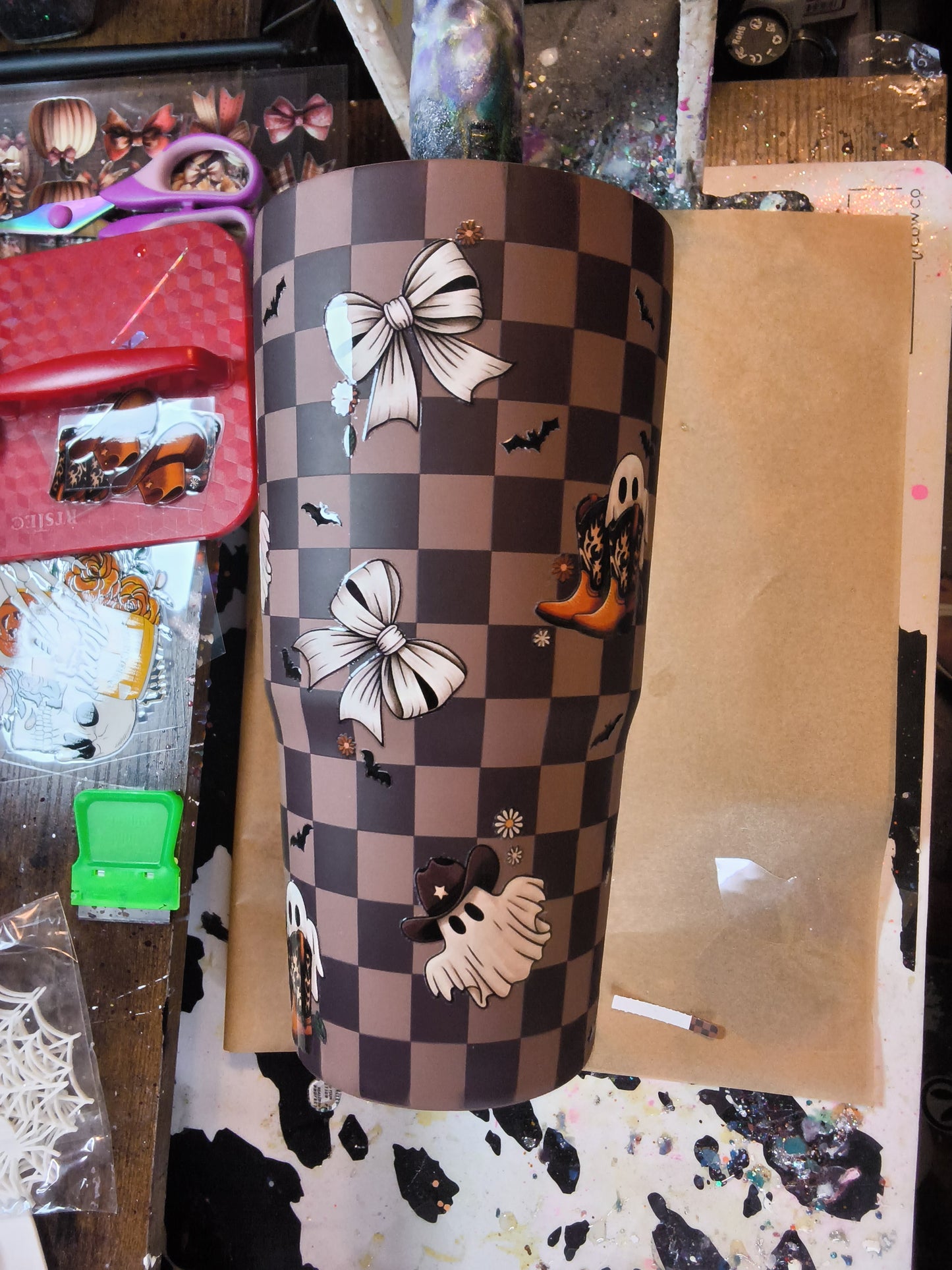 32oz Espresso Checkered To Go Buddy (FrostBuddy) Ghostie N Bows